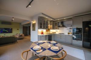 Η κουζίνα ή μικρή κουζίνα στο Villa Porto- 3 Bedrom Private Pool Holiday Villa