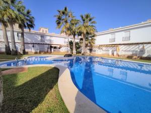 Swimmingpoolen hos eller tæt på PALM BEACH 132 Adosado con jardin y piscina ALBERT VILLAS