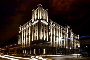 a large building with lights on it at night at Rezidence Pērnavas 41 in Rīga