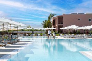 Piscina a The Mora Zanzibar - Luxury All Inclusive o a prop