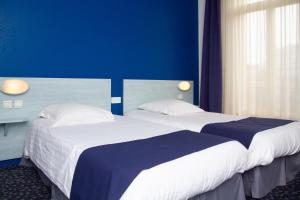 Postel nebo postele na pokoji v ubytování Le CESAR HOTEL