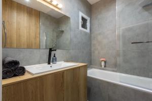 Kúpeľňa v ubytovaní Glamorous Modern Apartment in the Hearth of Budapest