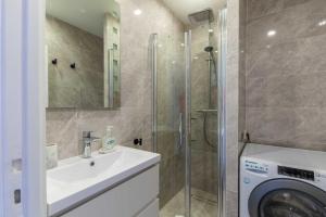 Kúpeľňa v ubytovaní Large studio for 4 people near Port Deauville