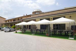 Bangunan di mana terletaknya hotel