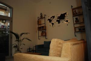 a living room with a couch and a world map on the wall at Pura Vida Concordia in Concordia