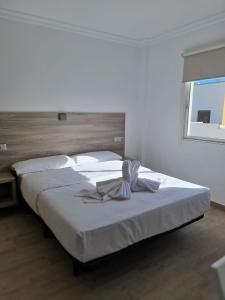 a large bed in a bedroom with a window at El Olivar La Vega de Tetir in Tetir