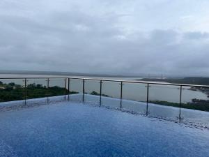 Studio Apt with Rooftop Panoramic views @ Dabolim tesisinde veya buraya yakın yüzme havuzu