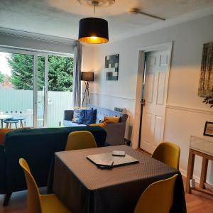 a living room with a table and a couch at Blenheim Way is a beautiful apartment in a quiet location yet minutes from major attractions and City centre Great for families Sleeps 6 in Birmingham