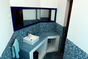Letto o letti in una camera di Villa GÊMEO vue mer, piscine accès privé plage