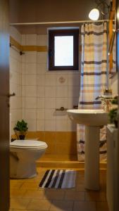 Kúpeľňa v ubytovaní Evilion Traditional Inn + 37 fotografií