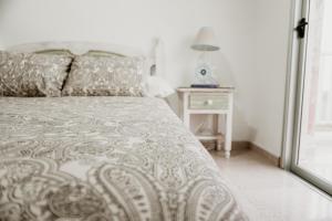 A bed or beds in a room at Casa Las Costas, Las Maretas
