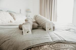 A bed or beds in a room at Casa Las Costas, Las Maretas