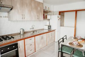 A kitchen or kitchenette at Casa Las Costas, Las Maretas