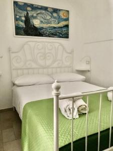 A bed or beds in a room at Il sottano alla strada Polignano a mare