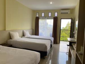 Posteľ alebo postele v izbe v ubytovaní Albero Hotel Bogor