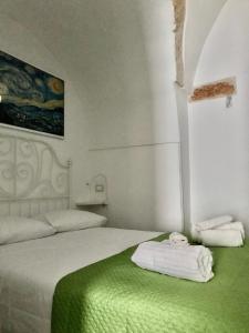 A bed or beds in a room at Il sottano alla strada Polignano a mare
