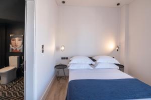 A bed or beds in a room at City's Best-Kept Secret, Eclectic & Luxe Getaway