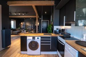 A kitchen or kitchenette at City's Best-Kept Secret, Eclectic & Luxe Getaway