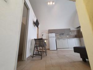 A kitchen or kitchenette at Il sottano alla strada Polignano a mare