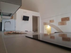 A kitchen or kitchenette at Il sottano alla strada Polignano a mare