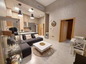Posezení v ubytování 1BR Luxury Apartment Pantheon Elysee 1 - JVC