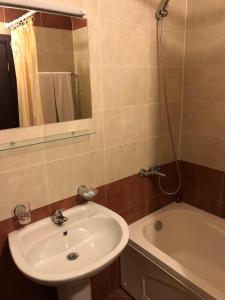 Et badeværelse på Апартамент в хотел Стената, Пампорово