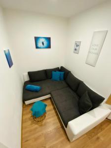 a living room with a couch in a room at Apartment Katrin im Zentrum in Bad Ischl
