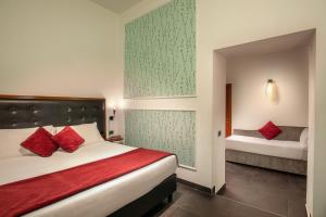 Ліжко або ліжка в номері Navona Colors Hotel