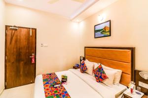 Ένα ή περισσότερα κρεβάτια σε δωμάτιο στο FabHotel Admiral - Nr Mumbai International Airport