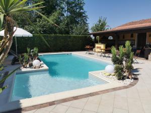 The swimming pool at or close to Casa di Campagna B&B La Corte Ferrara