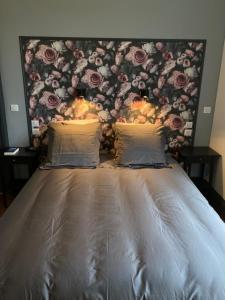 Łóżko lub łóżka w pokoju w obiekcie Le Haut 33 : Maison bourgeoise de caractère à Laon