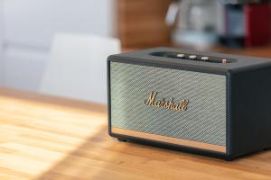 a black radio sitting on top of a wooden floor at Villa Anasa in Palaiochóra