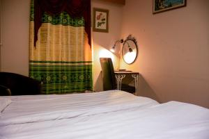 Postel nebo postele na pokoji v ubytování Euroway Hotel