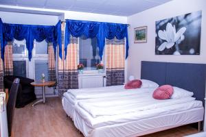 Postel nebo postele na pokoji v ubytování Euroway Hotel
