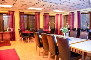 Restaurace v ubytování Euroway Hotel + 37 fotografií