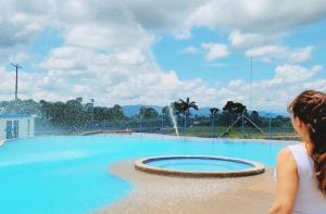 Πισίνα στο ή κοντά στο APARTAMENTO en el QUINDÍO cerca al PARQUE DEL CAFÉ