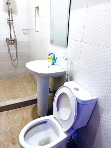 Vannituba majutusasutuses 1-bedroom apartment at Asokoro by ECOWAS