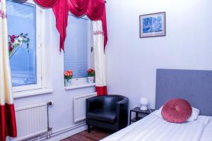 Postel nebo postele na pokoji v ubytování Euroway Hotel