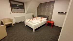 Ein Bett oder Betten in einem Zimmer der Unterkunft Hotel & Restaurant - Zum Schleicher Kuckuck