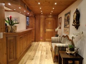 a living room with a couch and a table at Hotel Bernerhof Grindelwald in Grindelwald