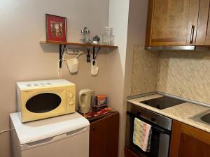 A kitchen or kitchenette at Ski Zone at Gondola, Perfect One Bdrm, Fast WiFi, Netflix, Quiet, Warm