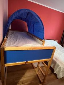 A bed or beds in a room at Ski Zone at Gondola, Perfect One Bdrm, Fast WiFi, Netflix, Quiet, Warm