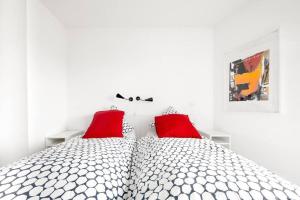 Łóżko lub łóżka w pokoju w obiekcie PGH N7- 100m de la Plage, Vue Mer & Parking Privé