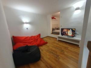 A television and/or entertainment centre at Little Cola apartment in Dohány street with AC
