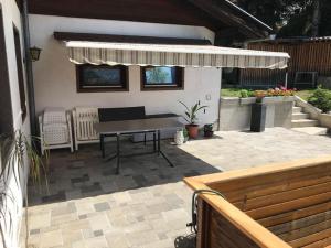 A balcony or terrace at Gemütliches Bergappartement mit Seeblick