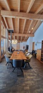Ein Sitzbereich in der Unterkunft Chasa Castello relax & spa