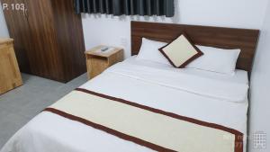 Postel nebo postele na pokoji v ubytování Vy An Hotel