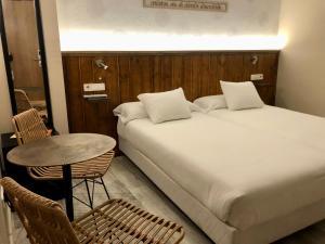 Postel nebo postele na pokoji v ubytování Alameda Hostal Boutique