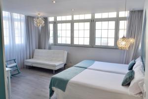 Кровать или кровати в номере Hotel Alda Puerta Del Sol