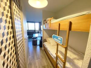 Tempat tidur susun dalam kamar di Exclusivité, 6Pers, Sauna, wifi, local à ski